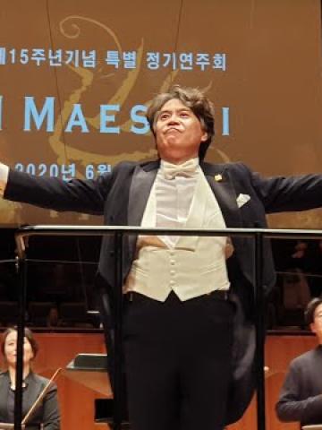 Embedded thumbnail for 용인문화재단 Voice Orchestra 초청음악회 열정을 쏟아내니 열광의 도가니가 되었다! 마지막 엔딩의 폭발력! 클래식 태풍이 열린다! 환호 함성 이것이 이마에스트리입니다.